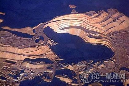 智利Chuquicamata铜矿坑
