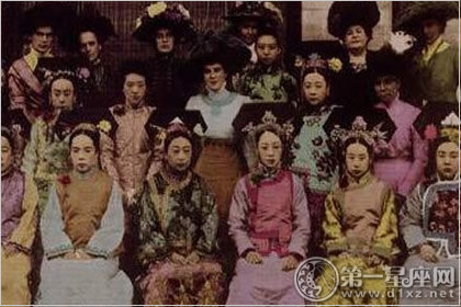 格格们和外国公使夫人的合影