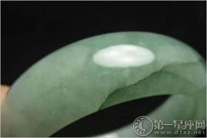裂纹翡翠