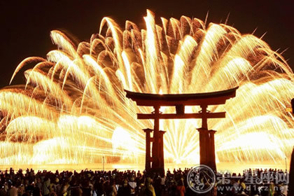 宫岛水中花火大会