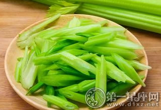 消除口臭吃什么 9种食物立马见效