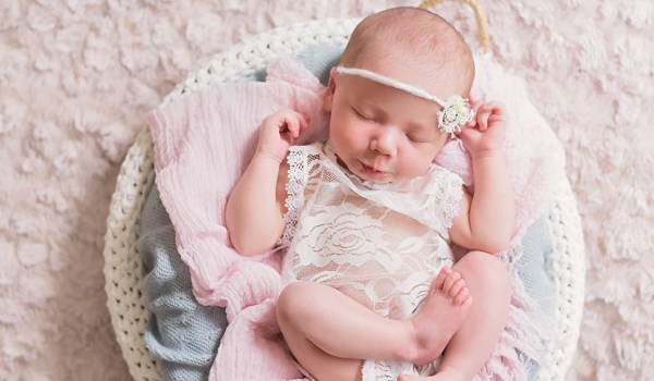 2024年农历二月十五出生的女宝宝取名 幸福平安的女宝宝起名
